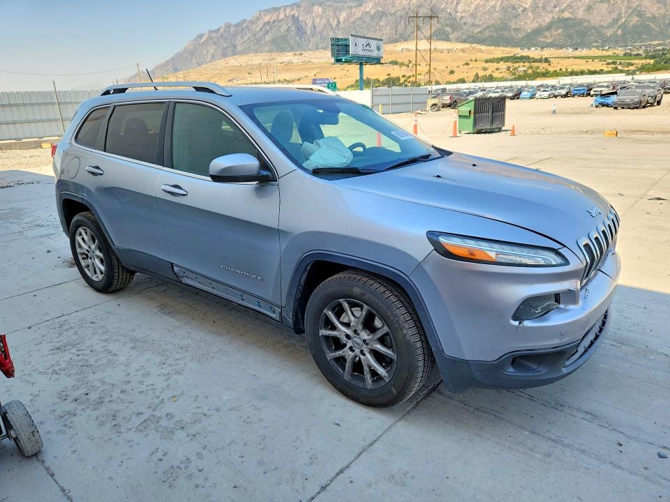60918646 :رقم المزاد ، 1C4PJLCB2FW670441 vin ، 2015 Jeep Cherokee مزاد بيع