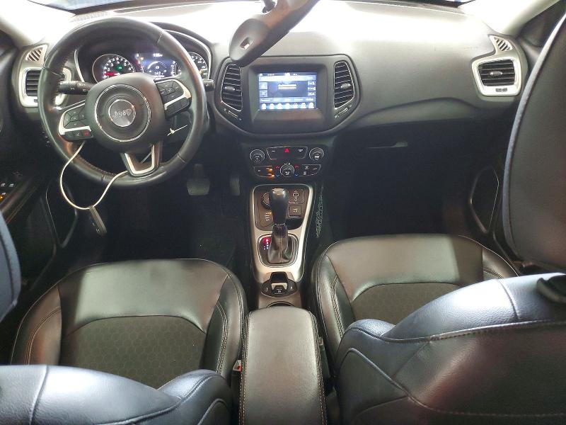 61978686 :رقم المزاد ، 3C4NJDBB9JT168412 vin ، 2018 Jeep Compass مزاد بيع