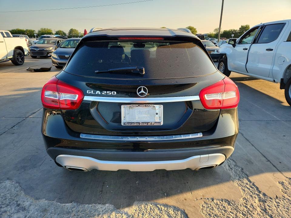 59975806 :رقم المزاد ، WDCTG4EB8JJ401957 vin ، 2018 Mercedes-benz Gla مزاد بيع