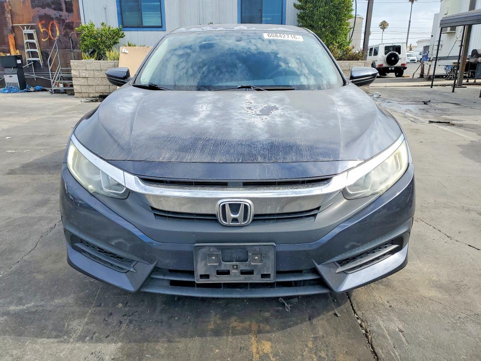 Продажа на аукционе авто 2018 Honda Civic, vin: 2HGFC2F57JH520243, номер лота: 60842716