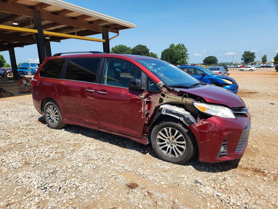 62683376 :رقم المزاد ، 5TDYZ3DC8KS989602 vin ، 2019 Toyota Sienna مزاد بيع
