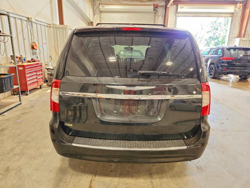 60791896 :رقم المزاد ، 2C4RC1CG1FR707880 vin ، 2015 Chrysler Town & Country مزاد بيع