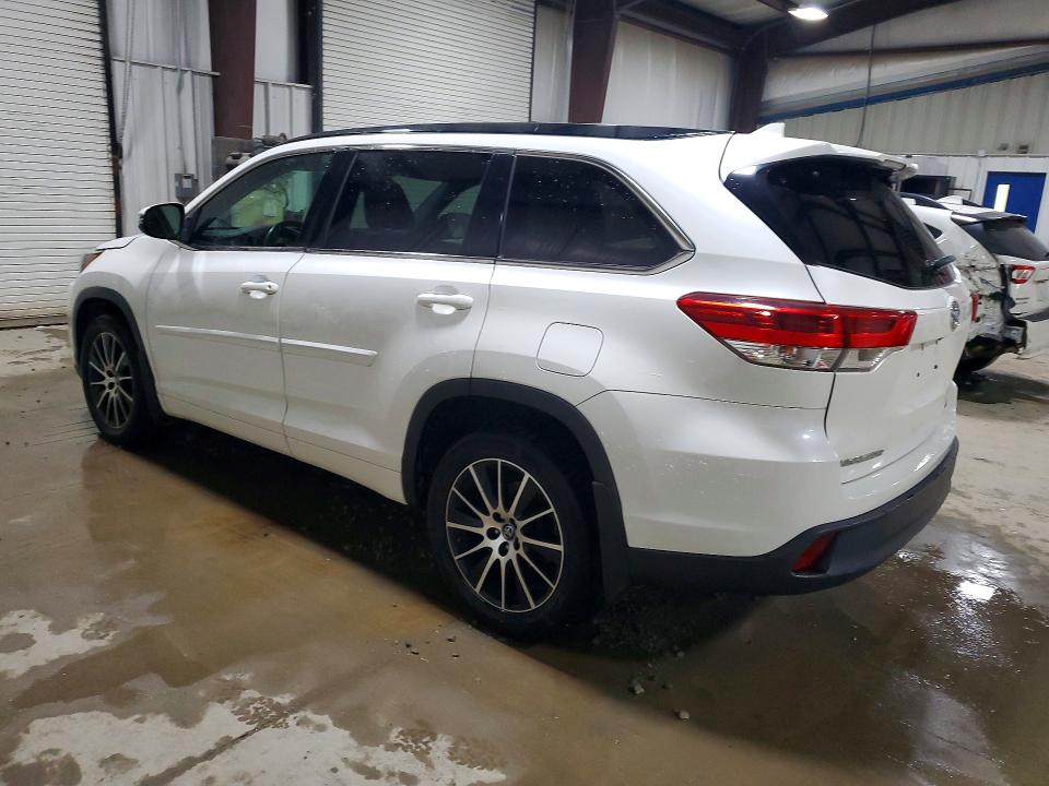 Продажа на аукционе авто 2018 Toyota Highlander, vin: 5TDJZRFH0JS802882, номер лота: 62637306