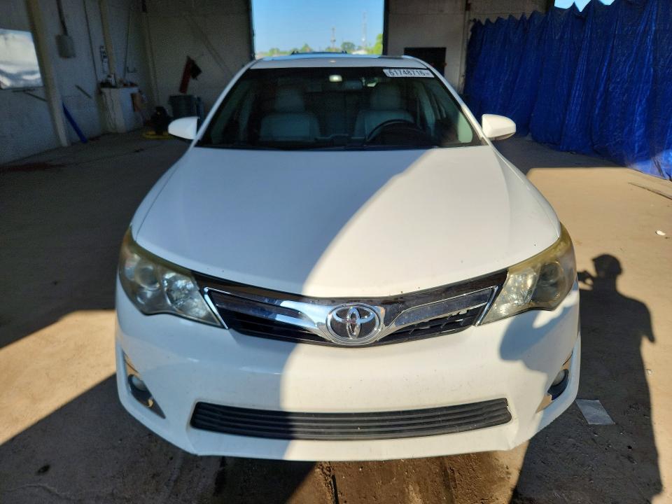 61748716 :رقم المزاد ، 4T4BF1FK8CR261350 vin ، 2012 Toyota Camry مزاد بيع