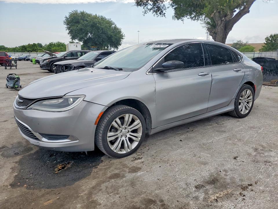 62576216 :رقم المزاد ، 1C3CCCAB8FN526012 vin ، 2015 Chrysler 200 مزاد بيع