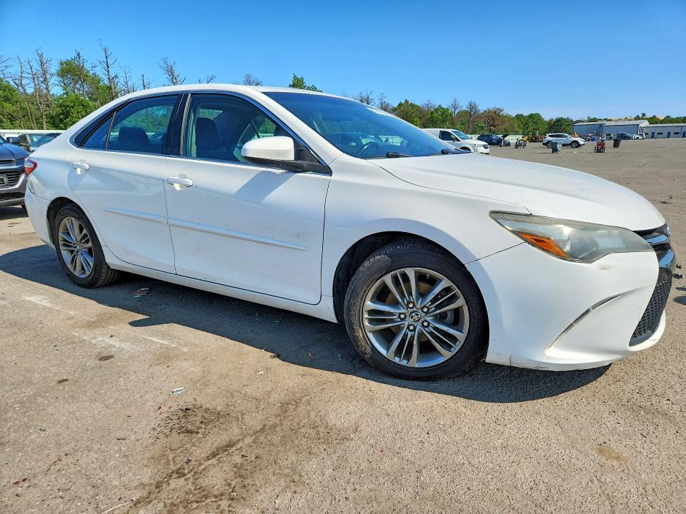 62440266 :رقم المزاد ، 4T1BF1FK8HU627115 vin ، 2017 Toyota Camry مزاد بيع