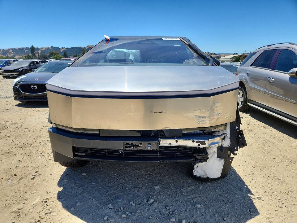 60273976 :رقم المزاد ، 7G2CEHED1RA022557 vin ، 2024 Tesla Cybertruck مزاد بيع