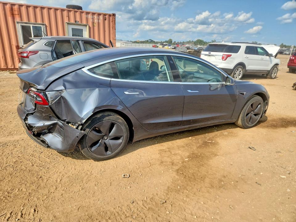 Продажа на аукционе авто 2018 Tesla Model 3, vin: 5YJ3E1EA7JF043288, номер лота: 61962136