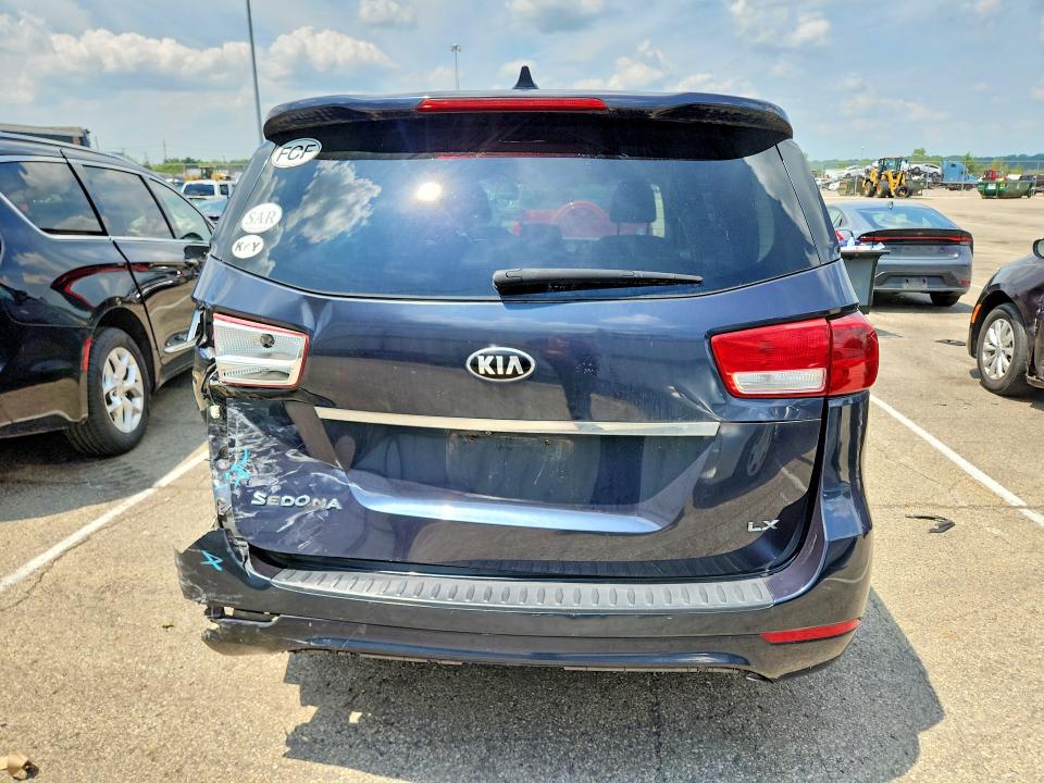 63241296 :رقم المزاد ، KNDMB5C12H6224635 vin ، 2017 Kia Sedona مزاد بيع