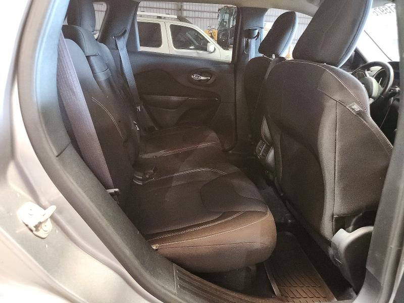 61615976 :رقم المزاد ، 1C4PJLCB2HW526746 vin ، 2017 Jeep Cherokee مزاد بيع