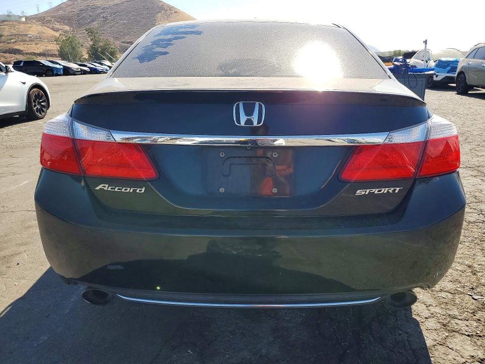 61321466 :رقم المزاد ، 1HGCR2F50FA132696 vin ، 2015 Honda Accord مزاد بيع
