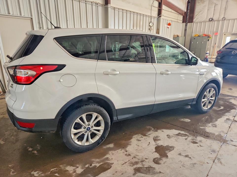 2017 Ford Escape მანქანა იყიდება აუქციონზე, vin: 1FMCU0GD9HUE87550, აუქციონის ნომერი: 59365586