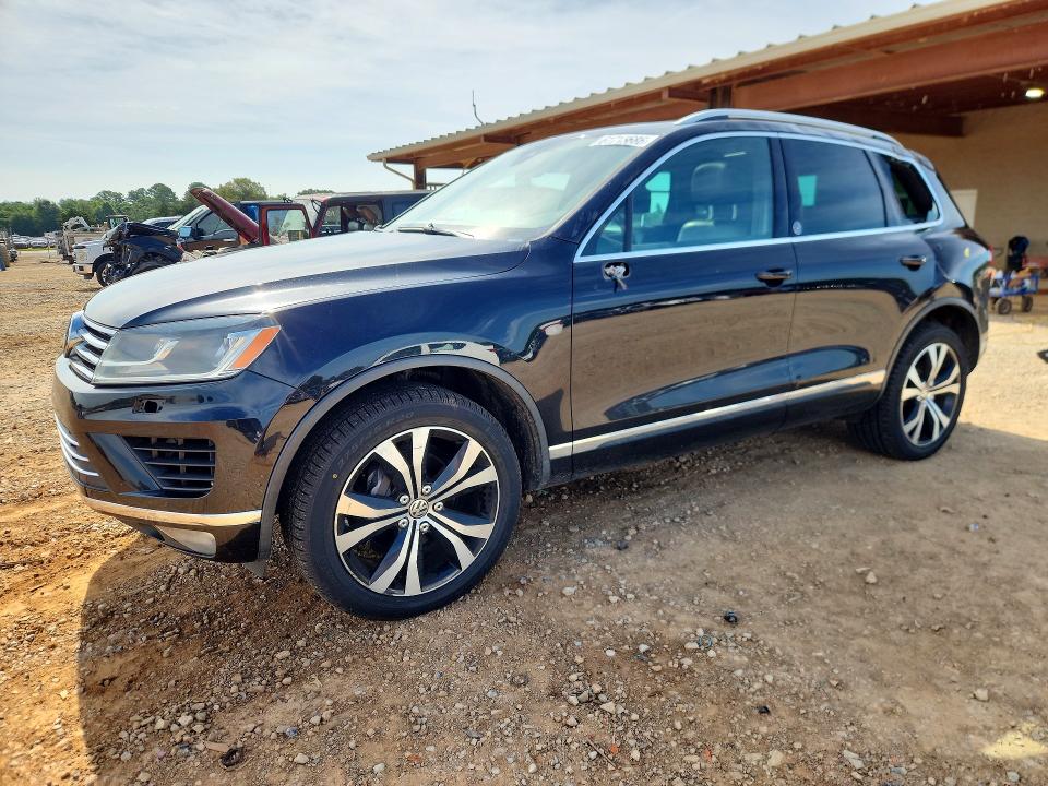 61713686 :رقم المزاد ، WVGRF7BP8HD004466 vin ، 2017 Volkswagen Tiguan مزاد بيع