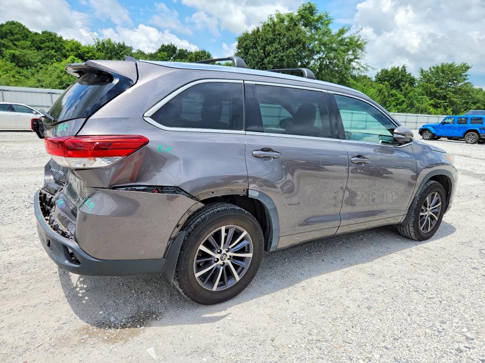2017 Toyota Highlander მანქანა იყიდება აუქციონზე, vin: 5TDJZRFH7HS450006, აუქციონის ნომერი: 60940256