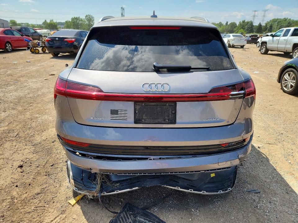 60221906 :رقم المزاد ، WA1AAAGE2MB006024 vin ، 2021 Audi E-tron مزاد بيع