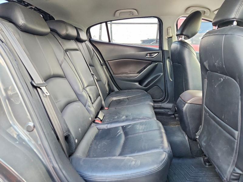 60582726 :رقم المزاد ، 3MZBN1L38JM261443 vin ، 2018 Mazda 3 مزاد بيع