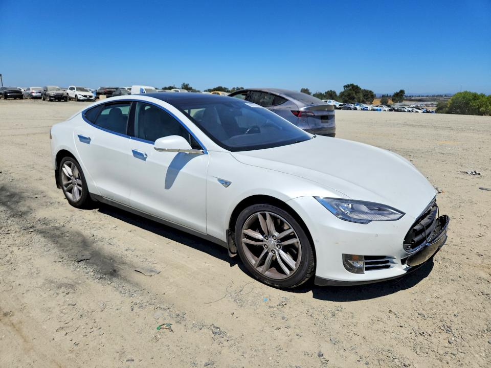 Продажа на аукционе авто 2015 Tesla Model S, vin: 5YJSA1S10FF099415, номер лота: 60622356