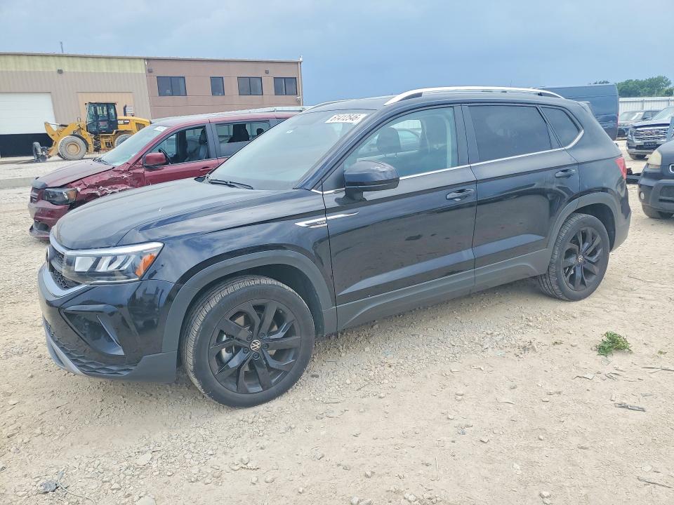 61412546 :رقم المزاد ، 3VVLX7B2XNM068649 vin ، 2022 Volkswagen Taos مزاد بيع