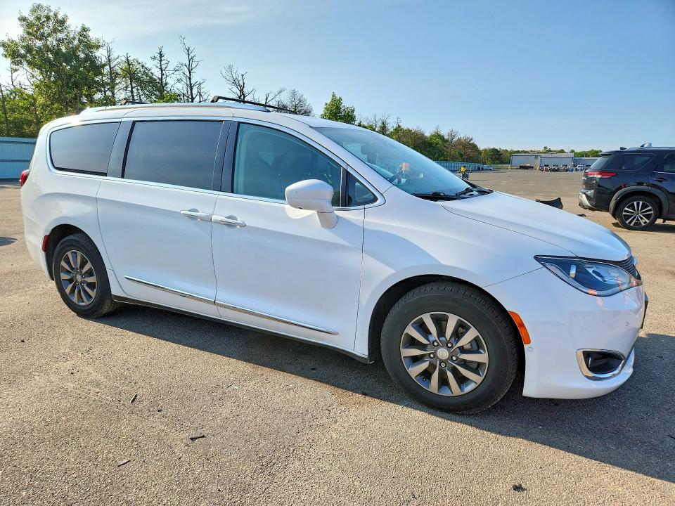 61706686 :رقم المزاد ، 2C4RC1EG6KR686421 vin ، 2019 Chrysler Pacifica مزاد بيع