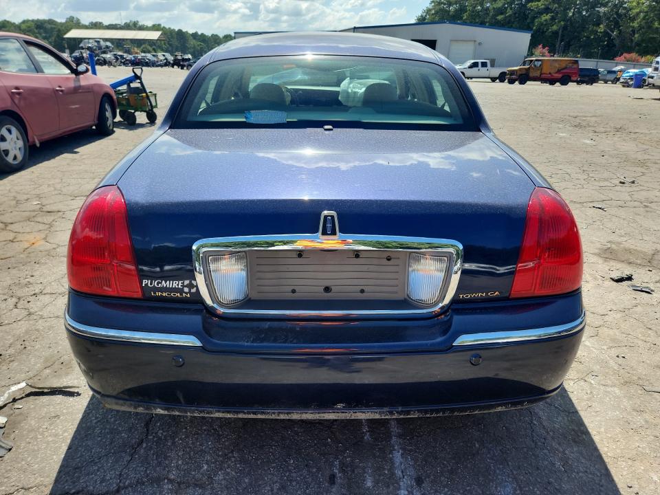 2004 Lincoln Town Car მანქანა იყიდება აუქციონზე, vin: 1LNHM83W34Y677567, აუქციონის ნომერი: 61845056
