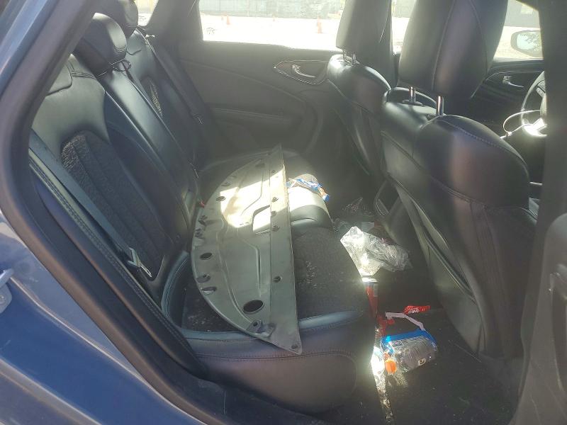 60524586 :رقم المزاد ، 1C3CCCBB9FN660736 vin ، 2015 Chrysler 200 مزاد بيع