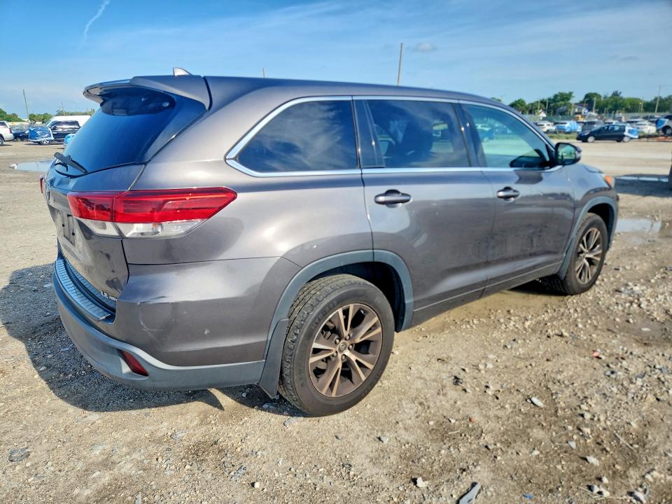 2017 Toyota Highlander მანქანა იყიდება აუქციონზე, vin: 5TDBZRFH0HS414372, აუქციონის ნომერი: 63212066