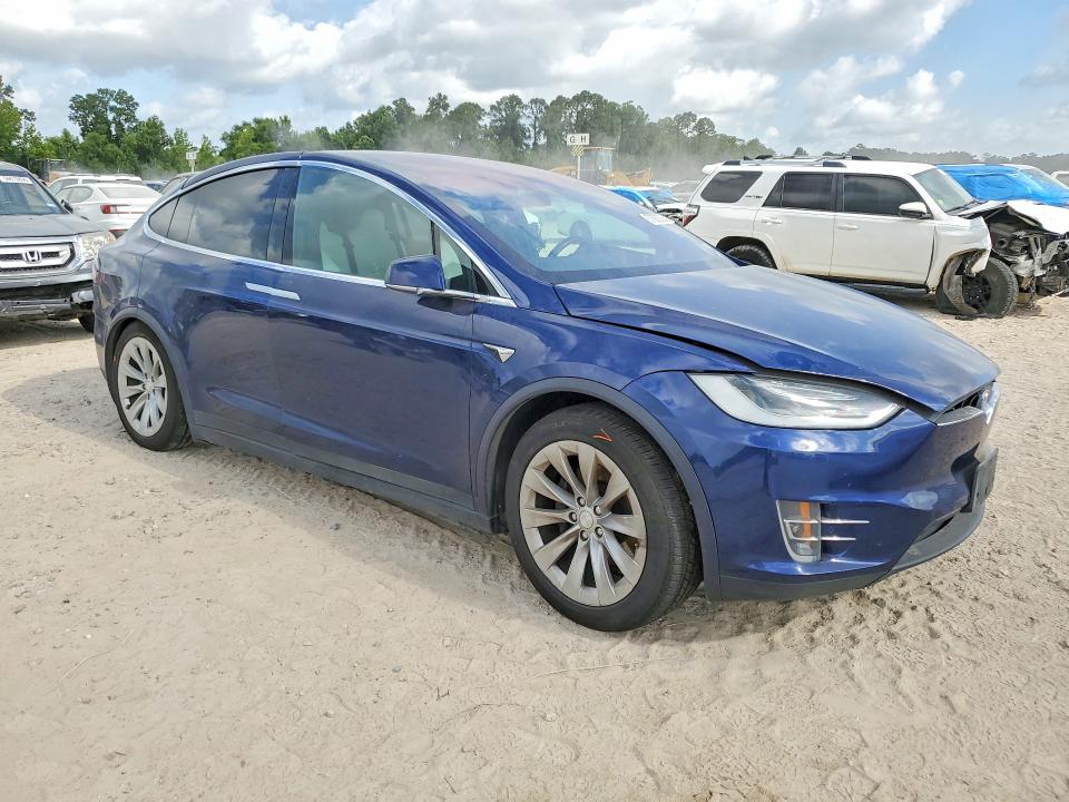 Продажа на аукционе авто 2018 Tesla Model X, vin: 5YJXCAE25JF125990, номер лота: 57560206