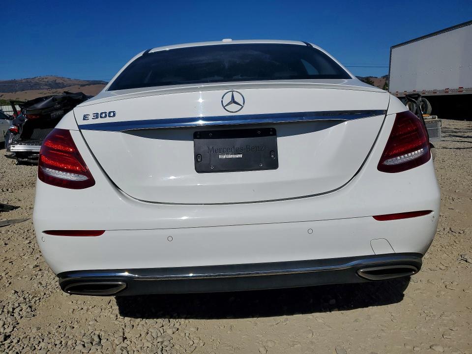62067916 :رقم المزاد ، WDDZF4JB3JA342170 vin ، 2018 Mercedes-benz E مزاد بيع