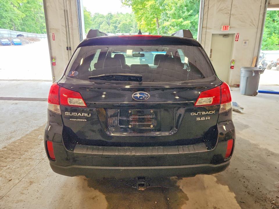 61995776 :رقم المزاد ، 4S4BRDKC0B2414752 vin ، 2011 Subaru Outback مزاد بيع