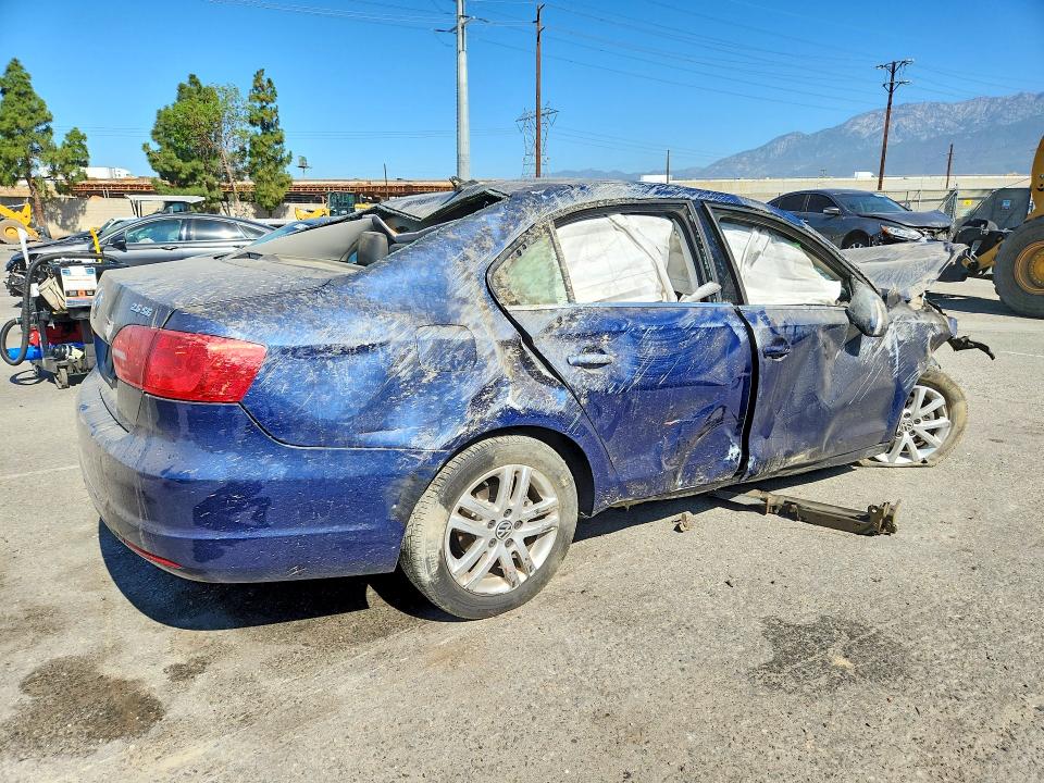 59907006 :رقم المزاد ، 3VWDP7AJ0DM257995 vin ، 2013 Volkswagen Jetta مزاد بيع
