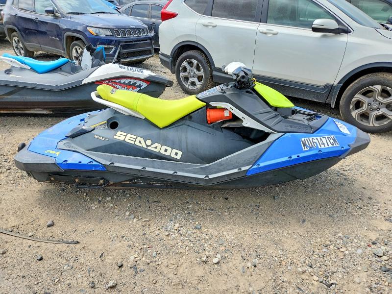 61928436 :رقم المزاد ، YDV42043A020 vin ، 2020 Sea Doo Spark Trixx مزاد بيع