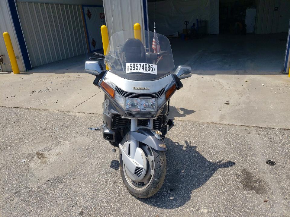 59574686 :رقم المزاد ، 1HFSC2208JA007210 vin ، 1988 Honda Gl1500 مزاد بيع