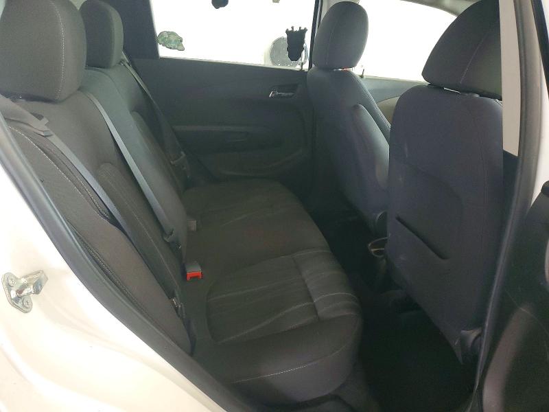 60963506 :رقم المزاد ، 1G1JC6SH4F4196116 vin ، 2015 Chevrolet Sonic مزاد بيع
