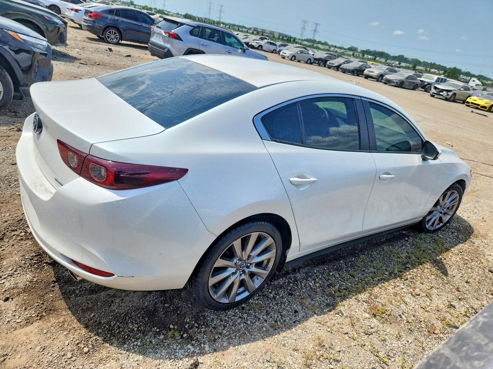 61133646 :رقم المزاد ، 3MZBPABL5NM305156 vin ، 2022 Mazda 3 مزاد بيع