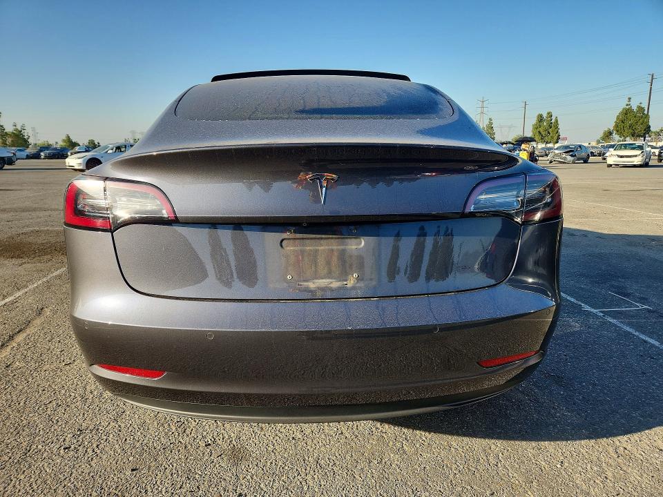 60486986 :رقم المزاد ، 5YJ3E1EA7JF169148 vin ، 2018 Tesla Model 3 مزاد بيع