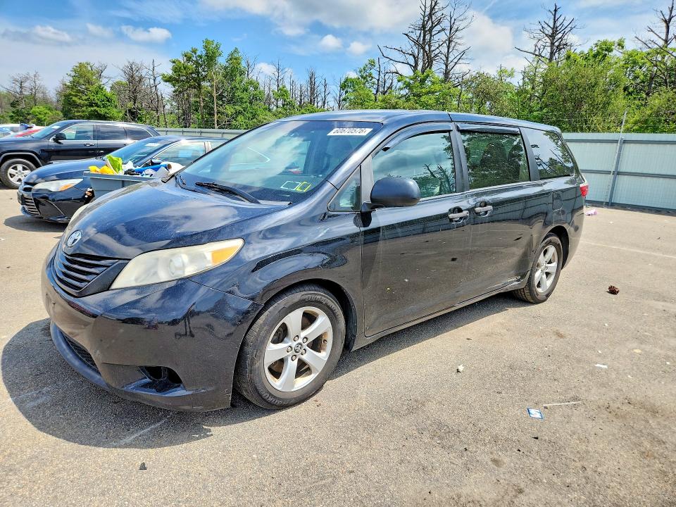 60670576 :رقم المزاد ، 5TDZZ3DC7HS836738 vin ، 2017 Toyota Sienna مزاد بيع