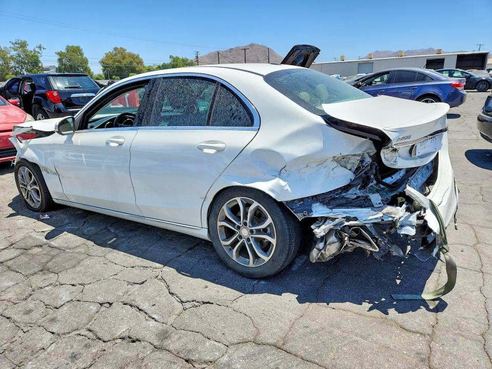 2015 Mercedes-benz C მანქანა იყიდება აუქციონზე, vin: 55SWF4JB1FU069238, აუქციონის ნომერი: 62356026