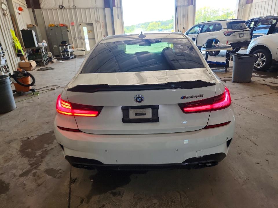60696646 :رقم المزاد ، 3MW5U9J0XM8B61011 vin ، 2021 Bmw M340xi مزاد بيع