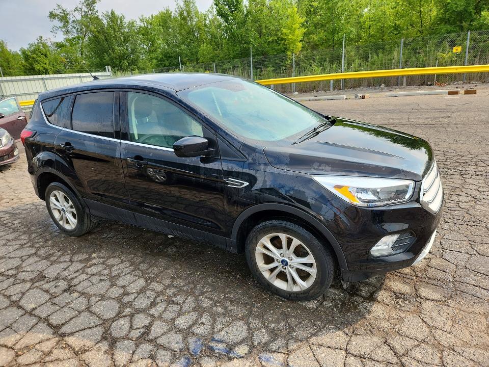 62626806 :رقم المزاد ، 1FMCU9GD5KUA61575 vin ، 2019 Ford Escape مزاد بيع