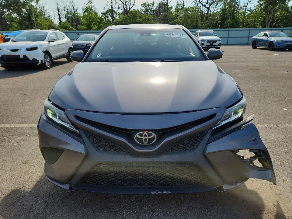 60799276 :رقم المزاد ، 4T1B11HK8KU238798 vin ، 2019 Toyota Camry مزاد بيع
