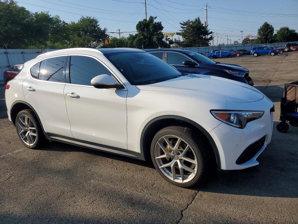 Продаж на аукціоні авто 2018 Alfa Romeo Stelvio, vin: ZASFAKBN2J7B99712, номер лоту: 60611566