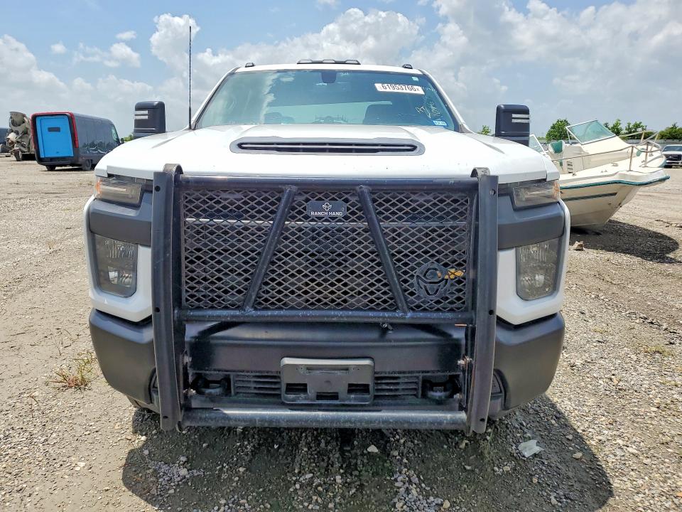 61953766 :رقم المزاد ، 1GB4WREY3MF285352 vin ، 2021 Chevrolet Silverado مزاد بيع