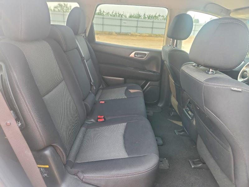 62637406 :رقم المزاد ، 5N1DR2MM0HC633720 vin ، 2017 Nissan Pathfinder مزاد بيع
