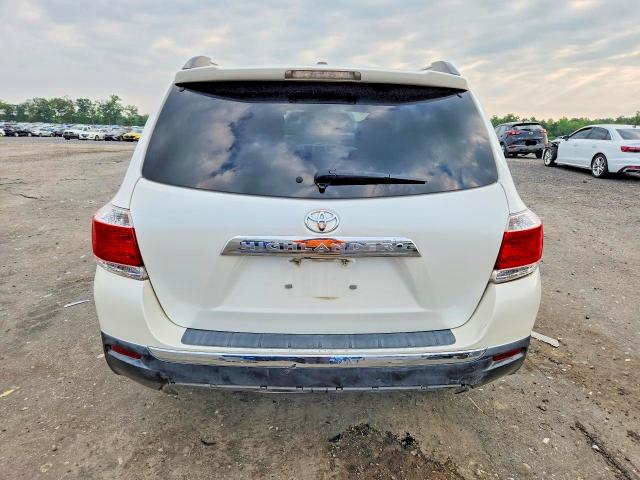 Продажа на аукционе авто 2013 Toyota Highlander, vin: 5TDYK3EH8DS105191, номер лота: 61928006