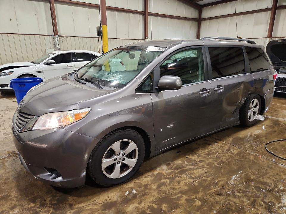 Auction sale of the 2017 Toyota Sienna, vin: 5TDKZ3DC6HS897421, lot number: 59641696