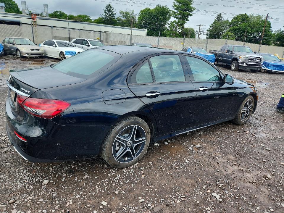 60305856 :رقم المزاد ، W1KZF8EB0NB038764 vin ، 2022 Mercedes-benz E مزاد بيع