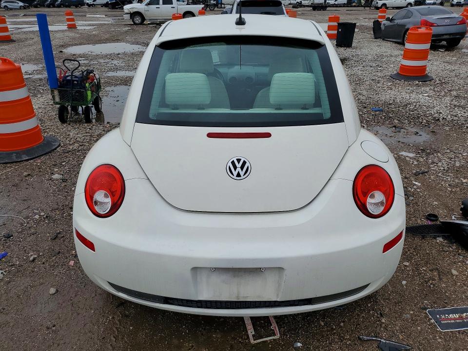 60814946 :رقم المزاد ، 3VWFG31C98M510692 vin ، 2008 Volkswagen New Beetle مزاد بيع