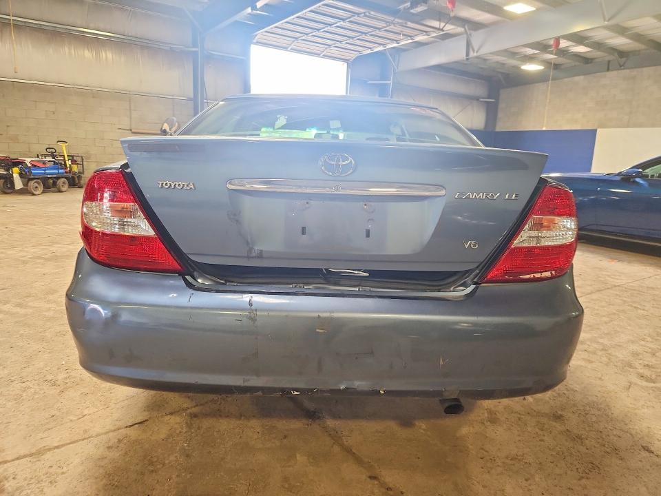 60503226 :رقم المزاد ، 4T1BF32KX4U587907 vin ، 2004 Toyota Camry مزاد بيع