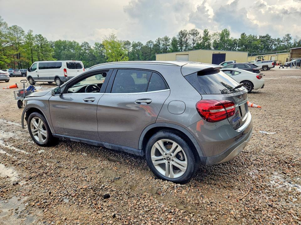 61376086 :رقم المزاد ، WDCTG4EBXJJ489538 vin ، 2018 Mercedes-benz Gla مزاد بيع