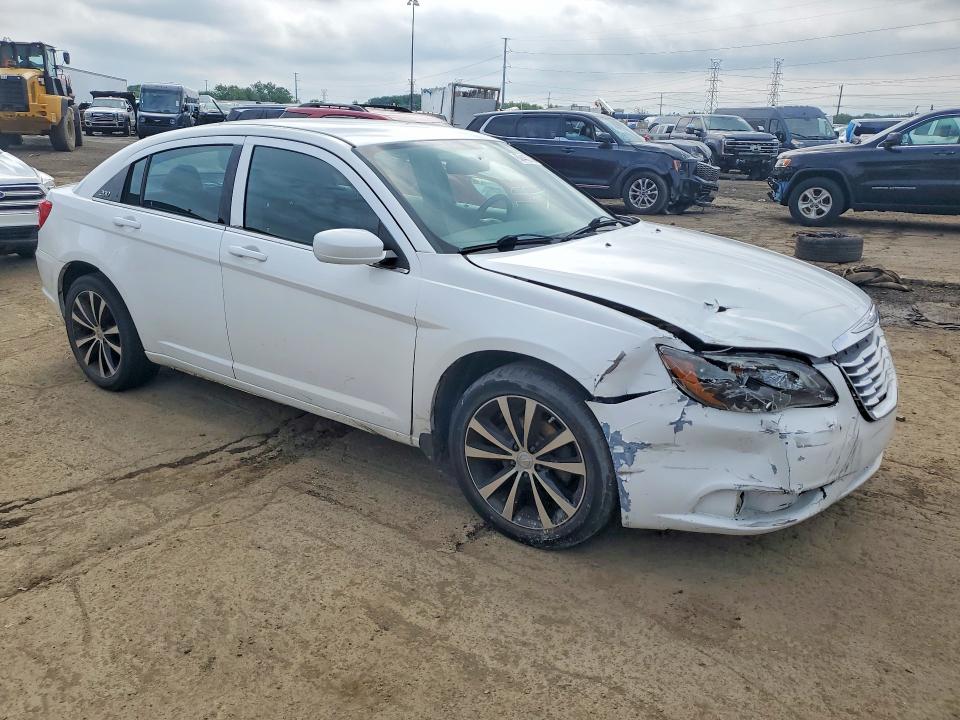 60445216 :رقم المزاد ، 1C3CCBBG7EN120144 vin ، 2014 Chrysler 200 مزاد بيع